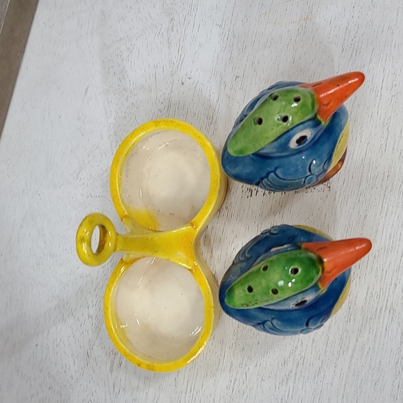 Vintage Japanese Parrot Salt & Pepper Shakers with Holder - Picture 4 of 7
